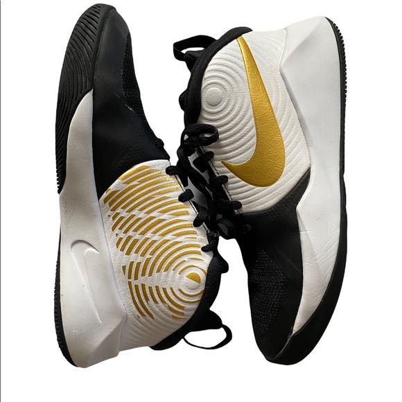 Nike Other - NIKE Boy’s Team Hustle D9 Basketball Shoes Size 3.5